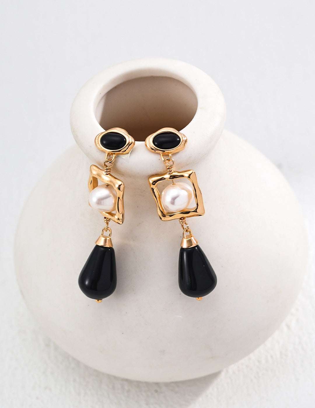 Eternal Contrast|S925 Silver Black Onyx & Natural Pearl Earrings - TAMO Jewellery