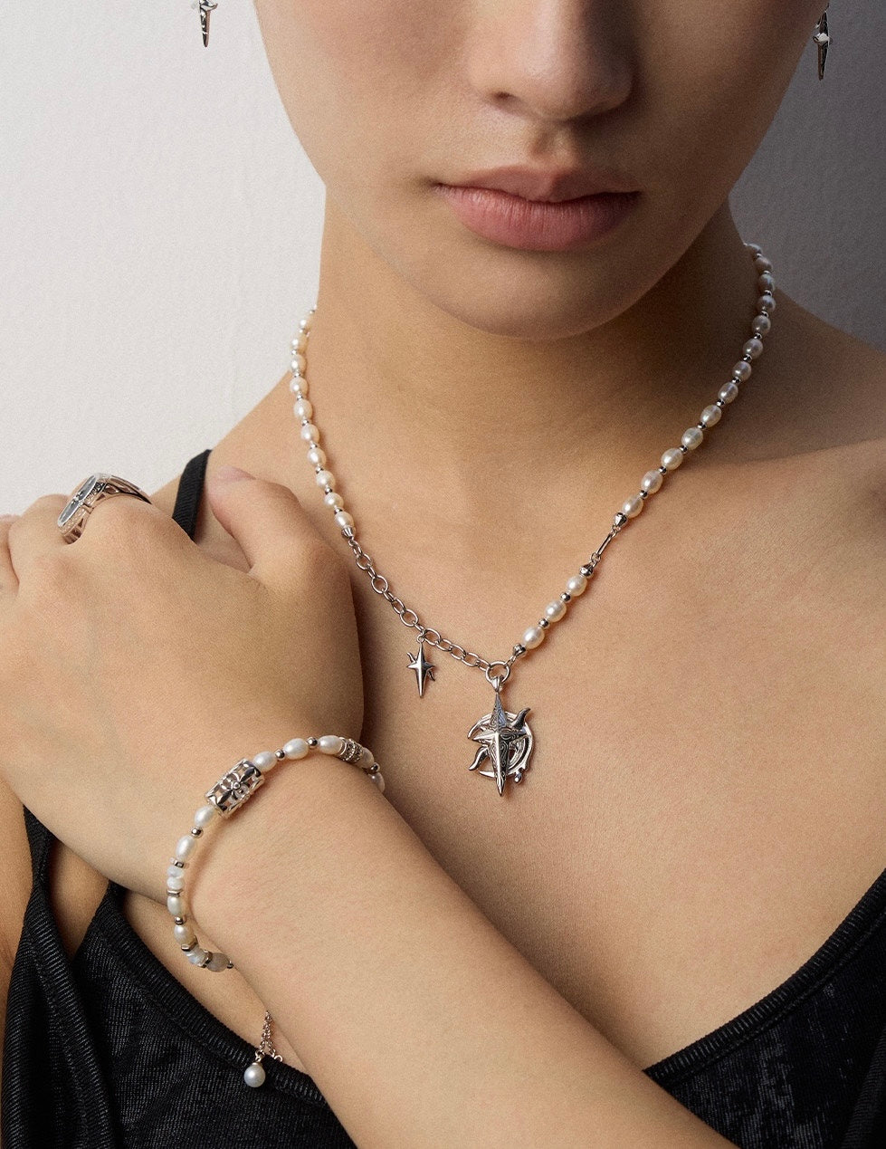 S925 Sterling Silver Pearl & Onyx Bracelet with Zircon Details (Adjustable 16 cm+)