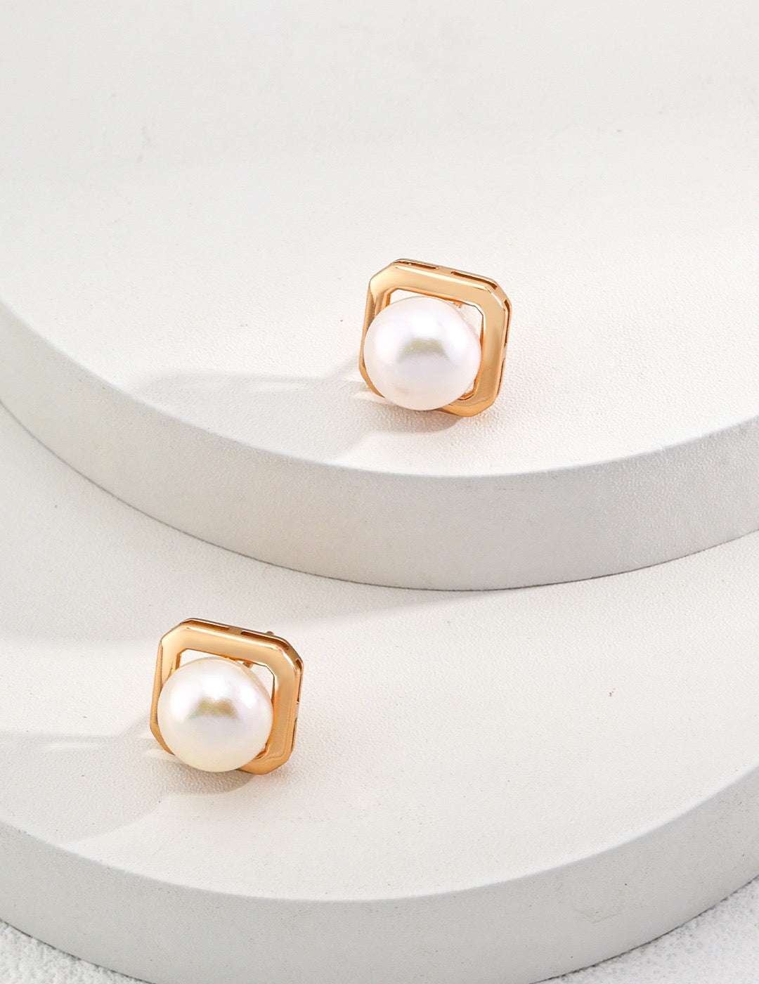 Geometric Pearl Stud Earrings – 925 Sterling Silver, 18K Retro Gold - TAMO Jewellery
