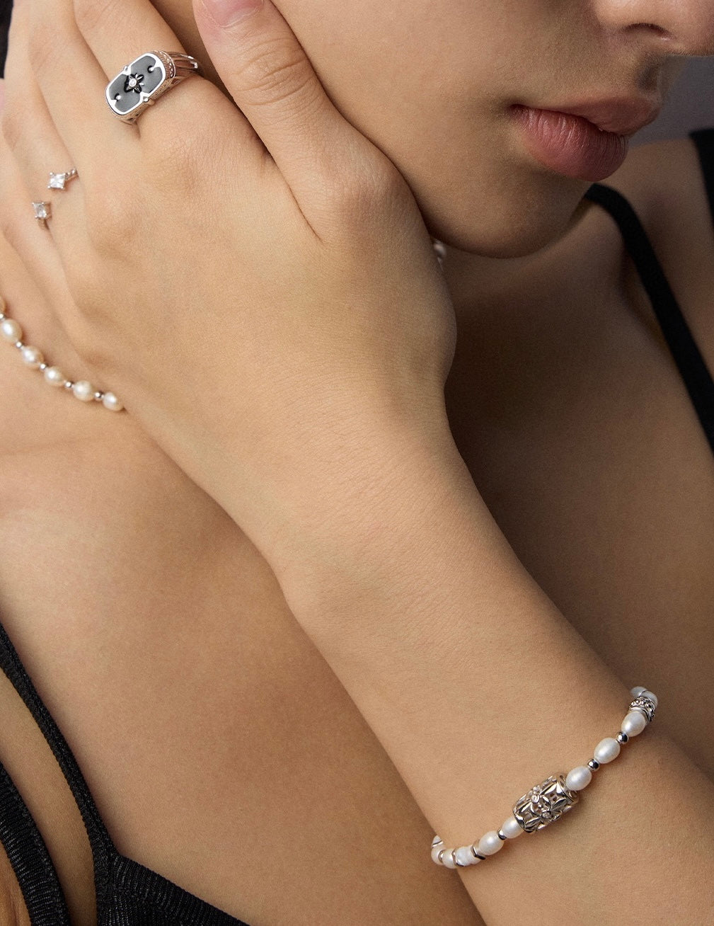 S925 Sterling Silver Pearl & Onyx Bracelet with Zircon Details (Adjustable 16 cm+)