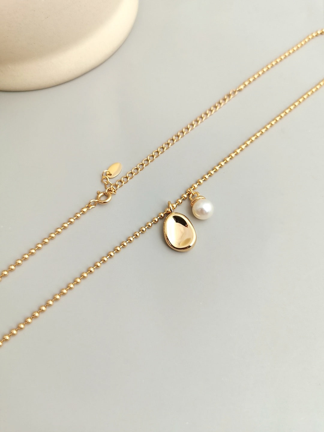 Adjustable Pearl Pendant Necklace – 925 Sterling Silver, 18K Retro Gold / 18K White Gold - TAMO Jewellery