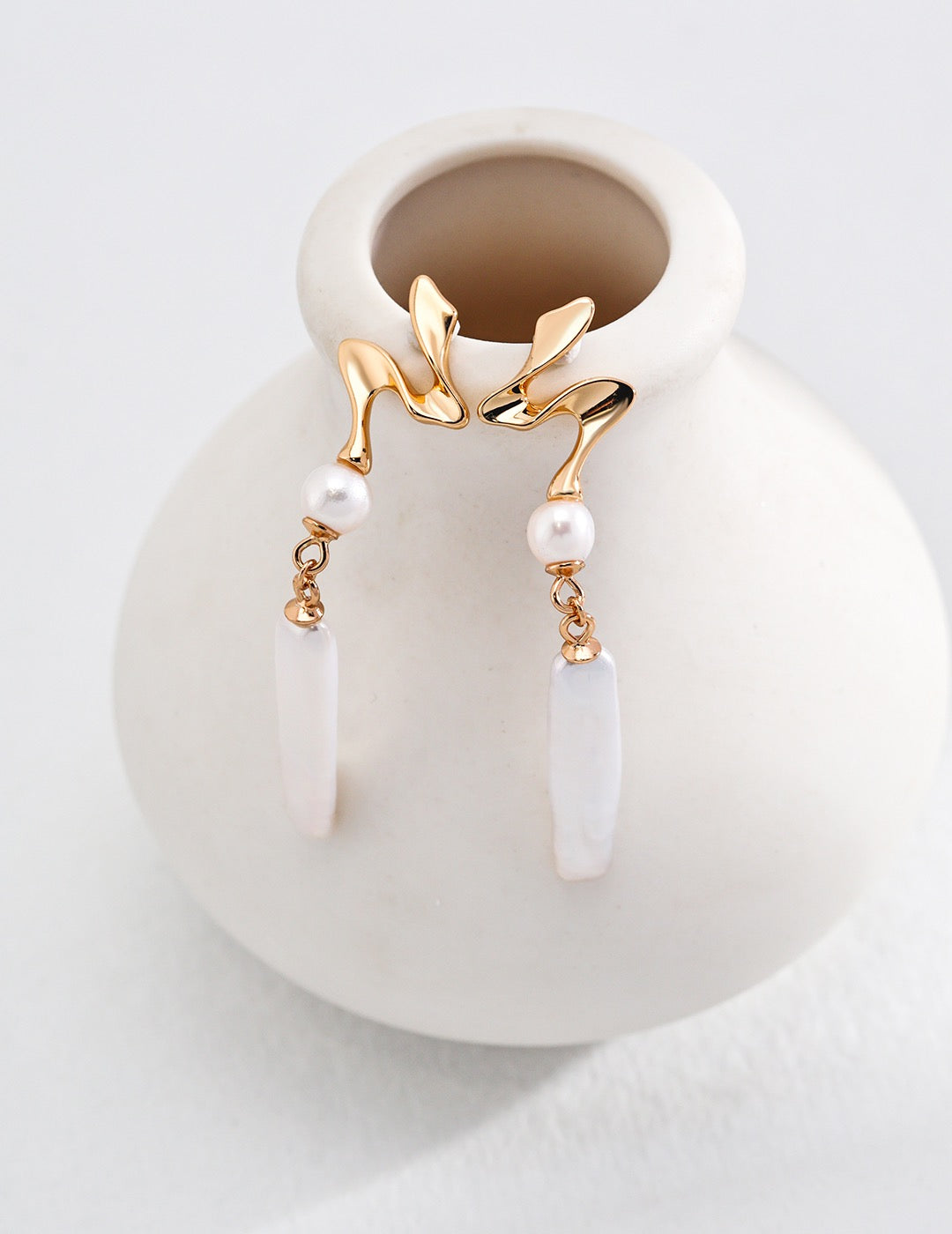 Flowing Pearl Drop Earrings – 925 Sterling Silver, Retro Gold - TAMO Jewellery