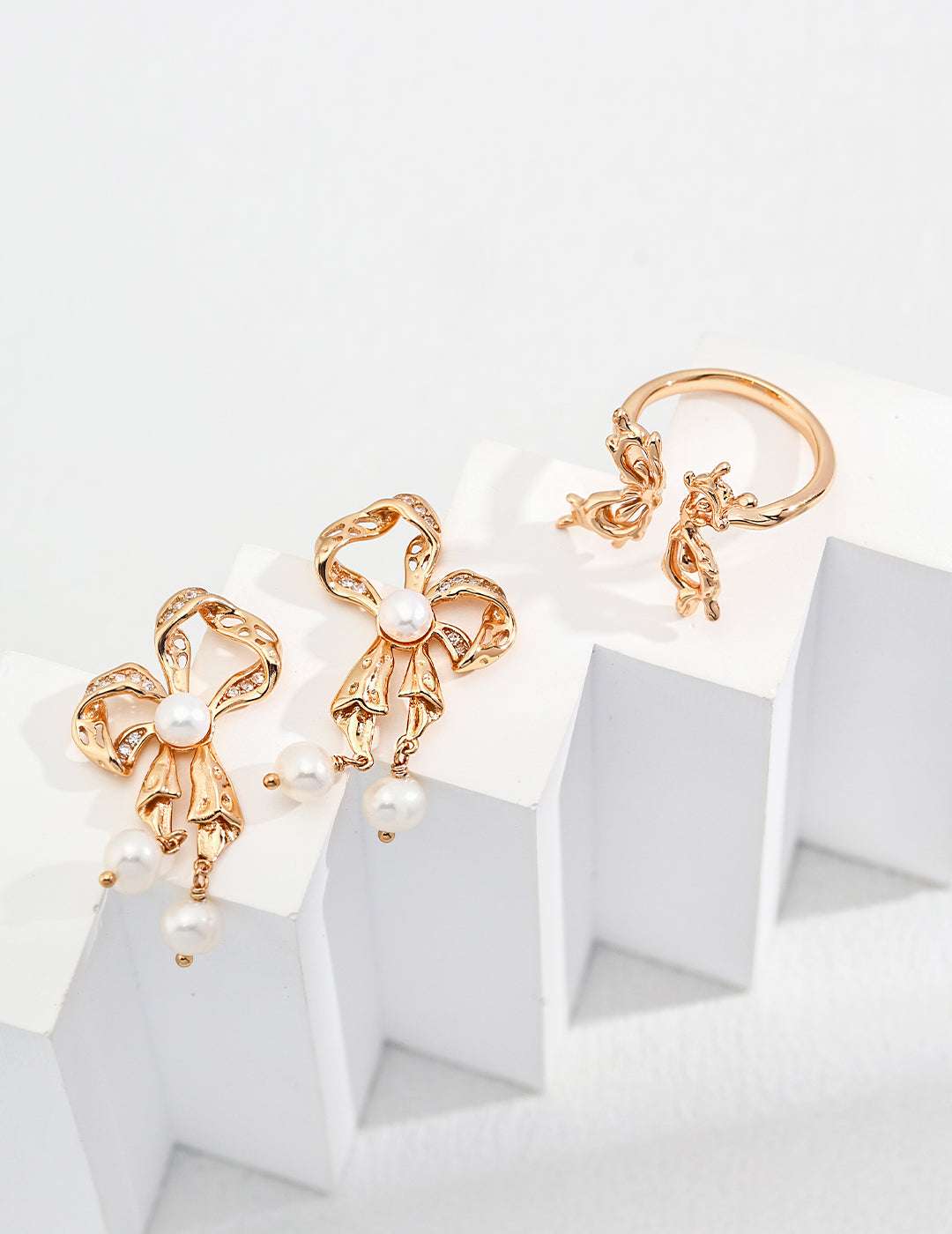 Bow Pearl Earrings with Zircon – 925 Sterling Silver, 18K Retro Gold / 18K White Gold - TAMO Jewellery