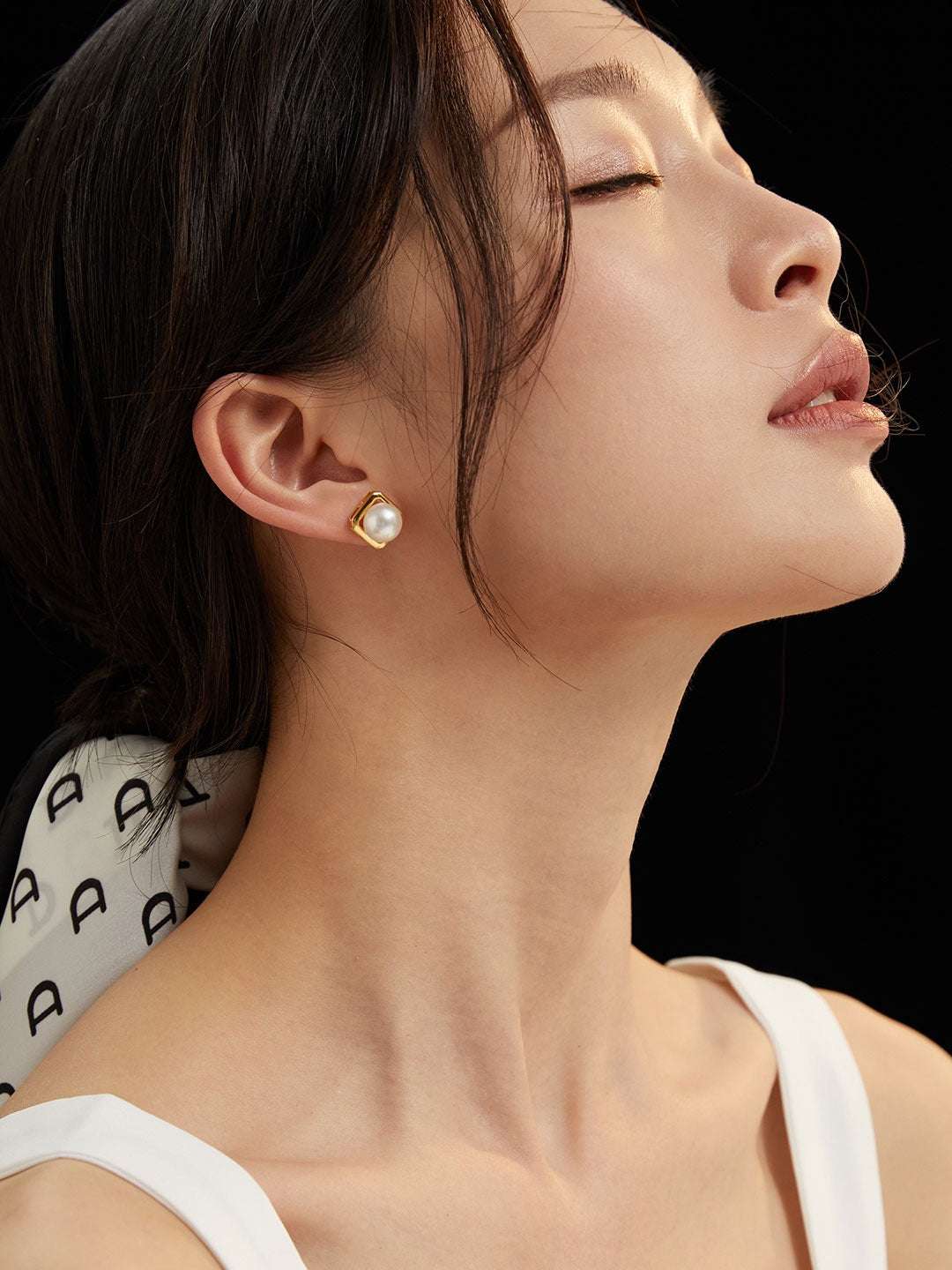 Geometric Pearl Stud Earrings – 925 Sterling Silver, 18K Retro Gold - TAMO Jewellery