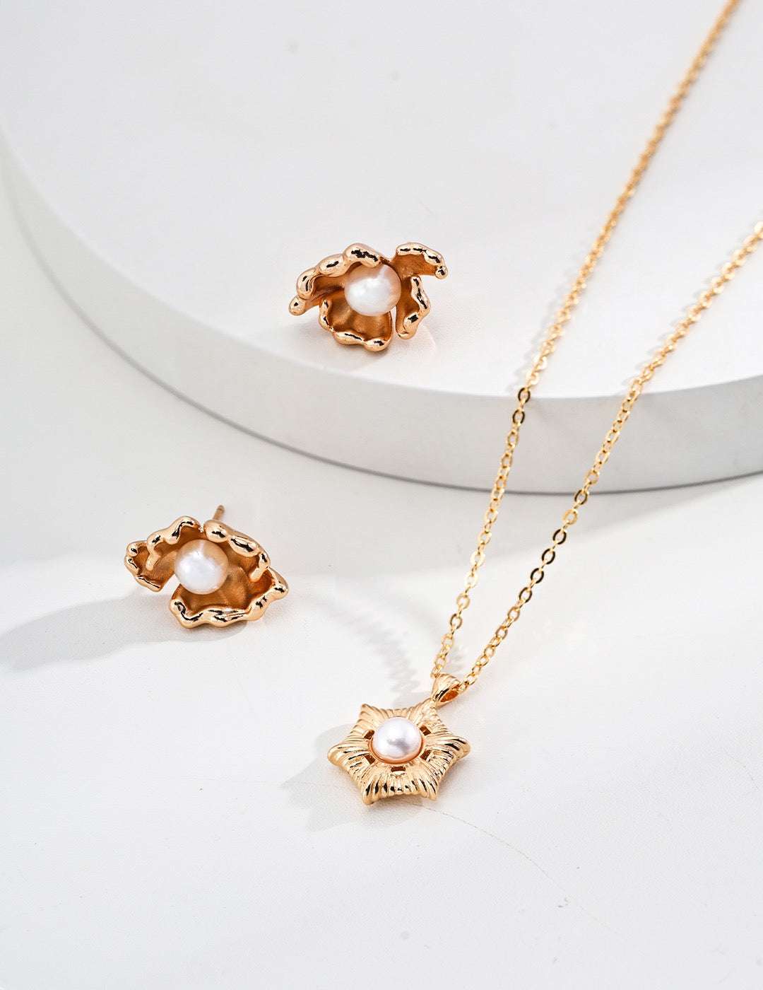 Sunburst Pearl Pendant Necklace – 925 Sterling Silver, Retro Gold - TAMO Jewellery