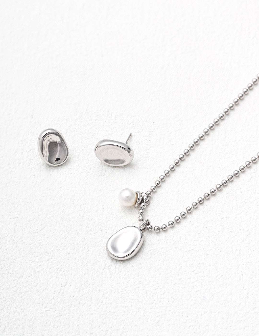 Adjustable Pearl Pendant Necklace – 925 Sterling Silver, 18K Retro Gold / 18K White Gold - TAMO Jewellery