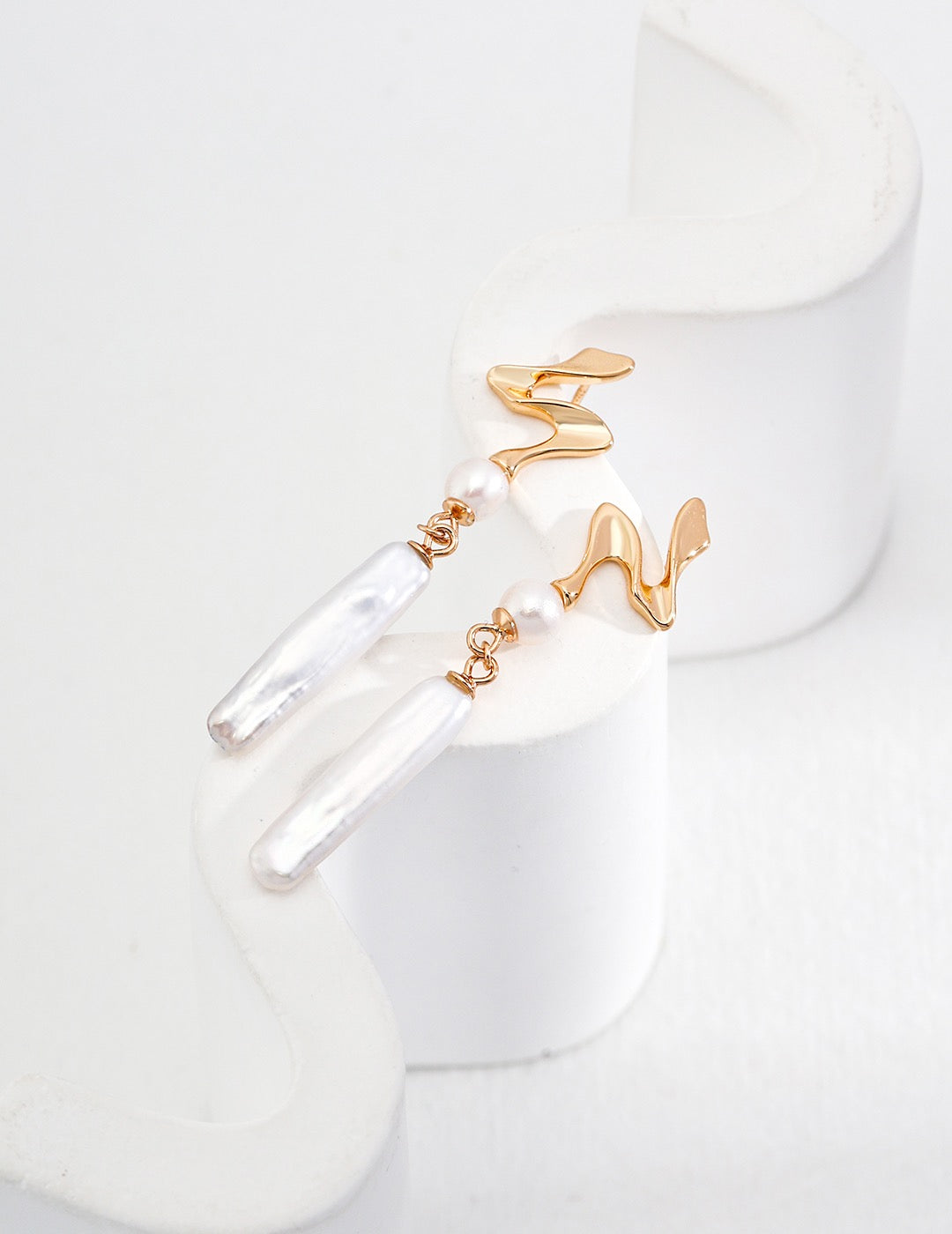 Flowing Pearl Drop Earrings – 925 Sterling Silver, Retro Gold - TAMO Jewellery