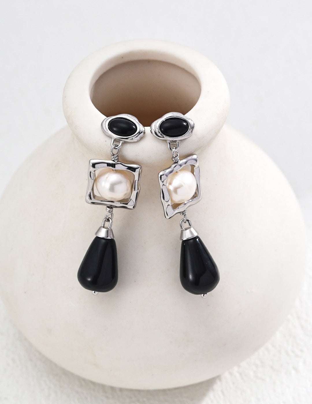 Eternal Contrast|S925 Silver Black Onyx & Natural Pearl Earrings - TAMO Jewellery