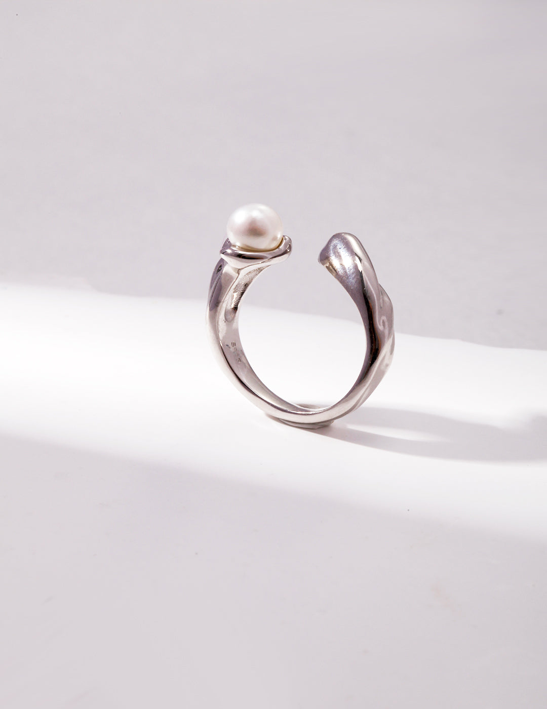 Liquid Silver Pearl Ring – 925 Sterling Silver, 18K White Gold / 18K Retro Gold